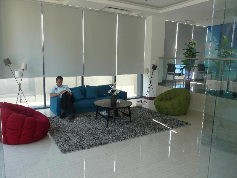Top Hotel Manado by Gran Puri - Lobi