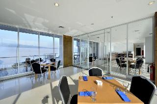 Whiz Prime Megamas Manado otel fotoğrafı