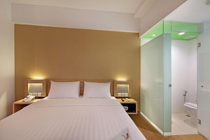 Whiz Prime Megamas Manado - Oda