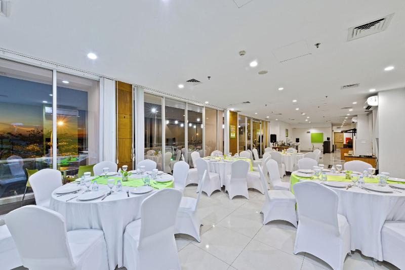 Whiz Prime Megamas Manado - Restoran