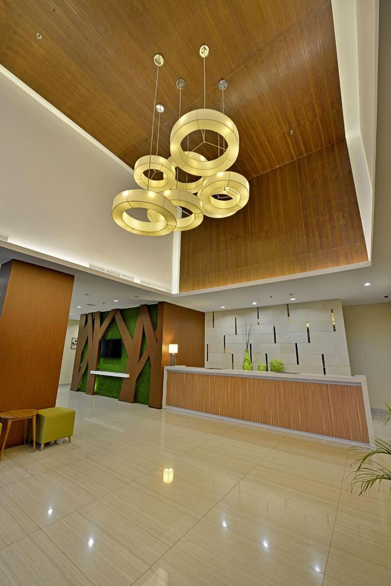 Whiz Prime Pajajaran Bogor - Lobi