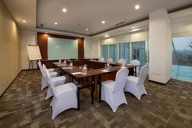 Whiz Prime Pajajaran Bogor - Toplantı