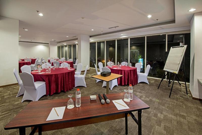 Whiz Prime Pajajaran Bogor - Toplantı