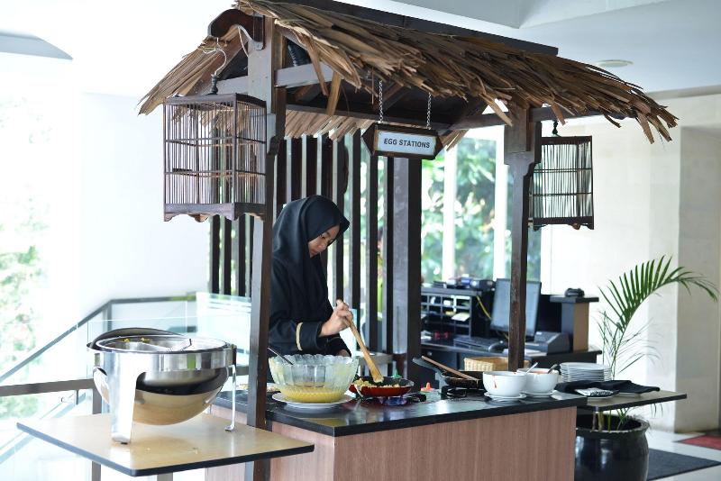 Whiz Prime Pajajaran Bogor - Restoran