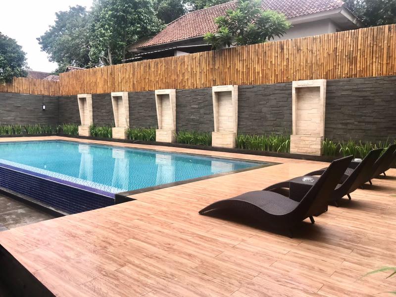Yasmin Hotel Karawaci - Havuz