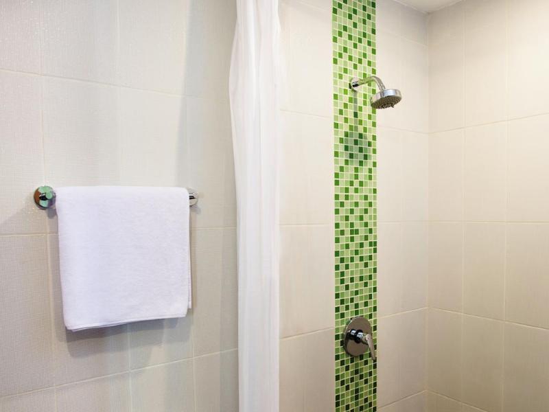 Zest Hotel Harbourbay Batam - Oda