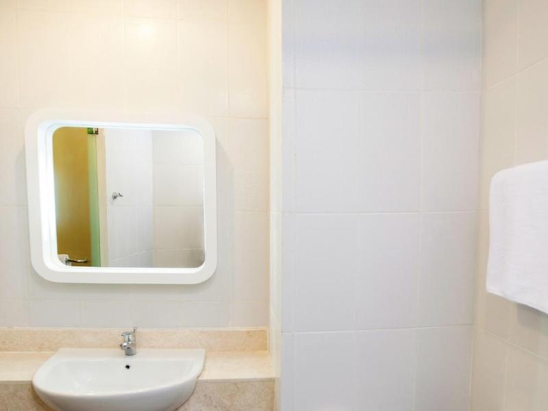 Zest Hotel Harbourbay Batam - Oda