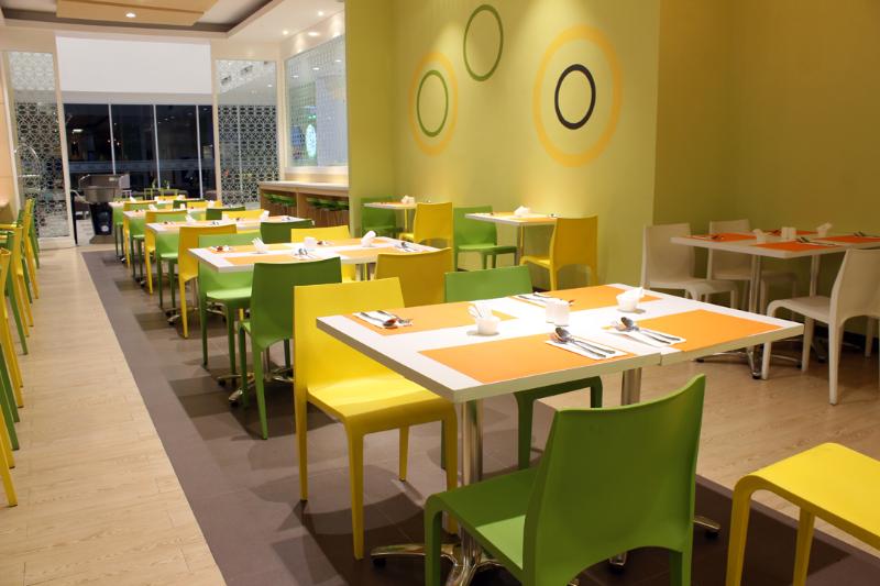 Zest Hotel Harbourbay Batam - Restoran