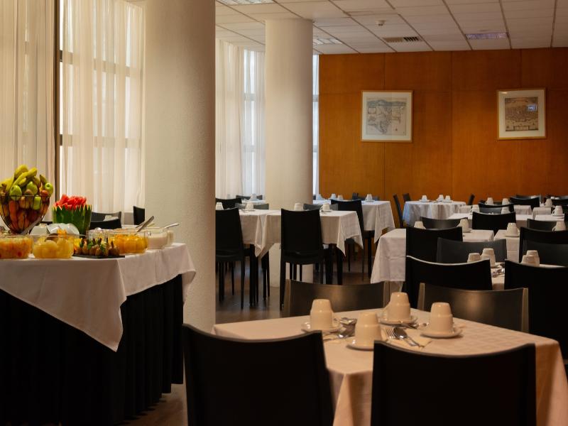VIP Executive Eden Aparthotel - Restoran