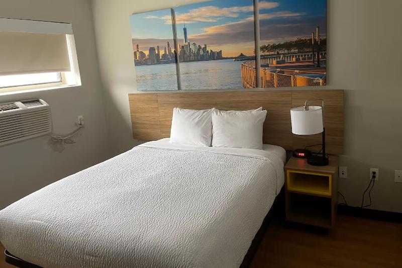 Days Inn & Suites by Wyndham Jamaica JFK Airport - Oda
