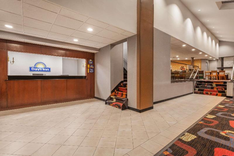 Days Inn by Wyndham Woodbury Long Island - Lobi