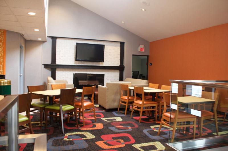 Days Inn by Wyndham Woodbury Long Island - Lobi