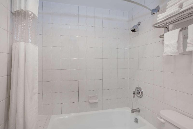 Days Inn by Wyndham Woodbury Long Island - Oda