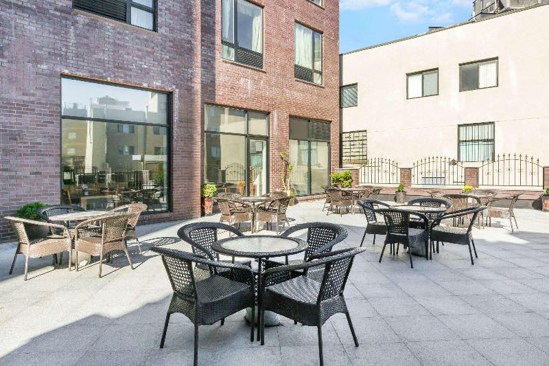 Ramada by Wyndham Flushing Queens - Genel