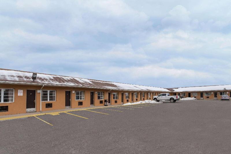 Travelodge by Wyndham Jersey City - Genel
