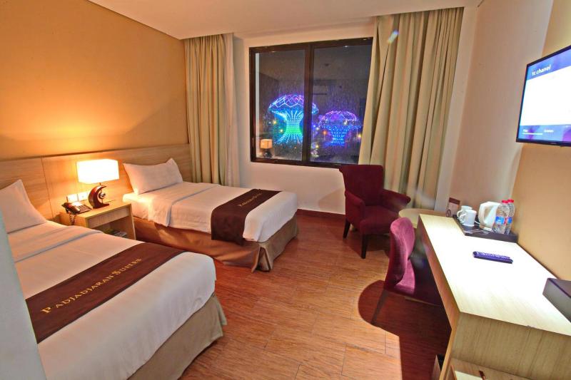 Padjadjaran Suites Resort & Convention Hotel - Oda