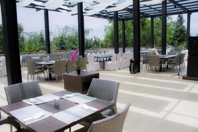 Padjadjaran Suites Resort & Convention Hotel - Restoran