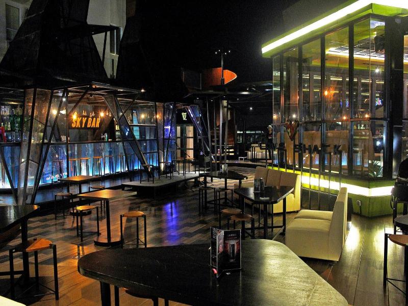 MAXONE Tidar Surabaya - Bar