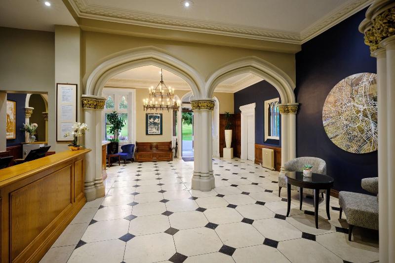Delta Hotels Marriott Breadsall Priory CountryClub - Lobi