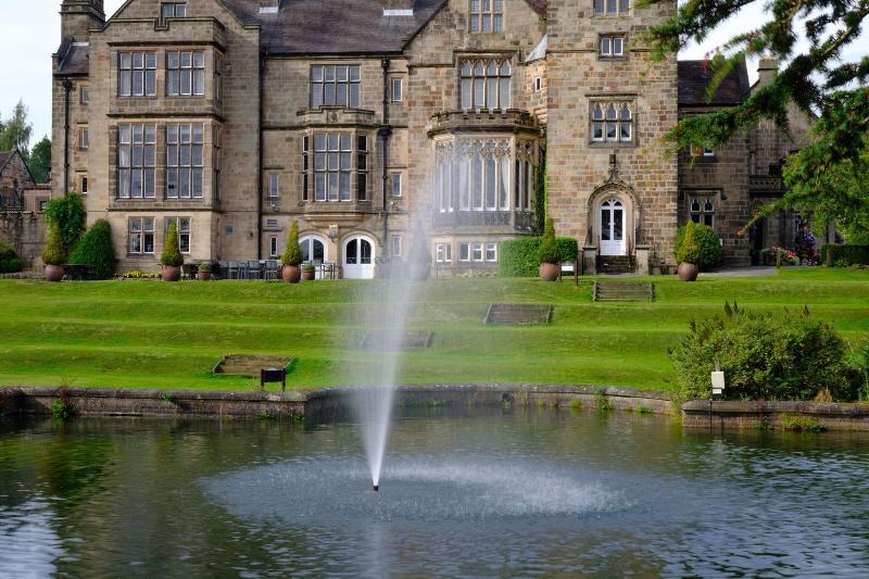 Delta Hotels Marriott Breadsall Priory CountryClub - Teras