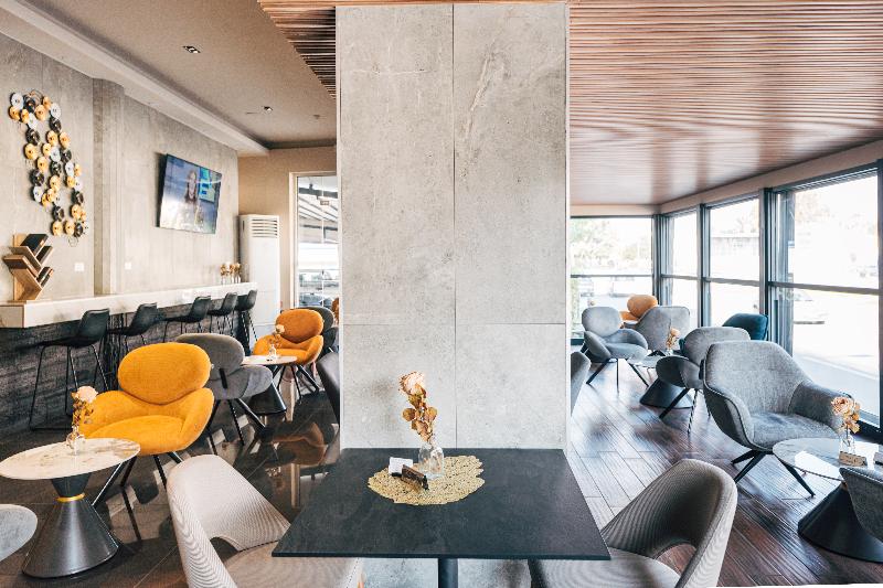 Rise Hotel - Lobi
