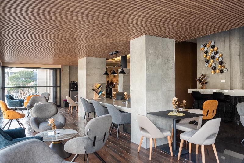 Rise Hotel - Lobi