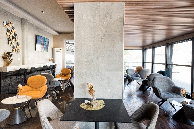 Rise Hotel - Lobi