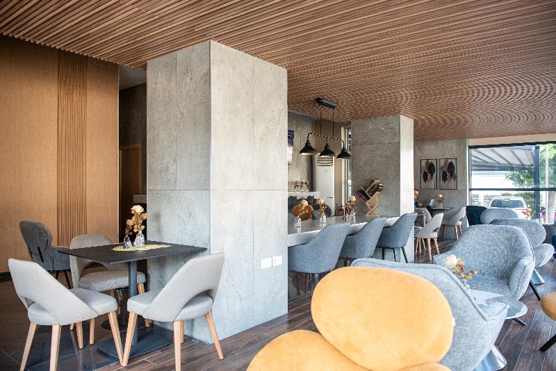 Rise Hotel - Lobi