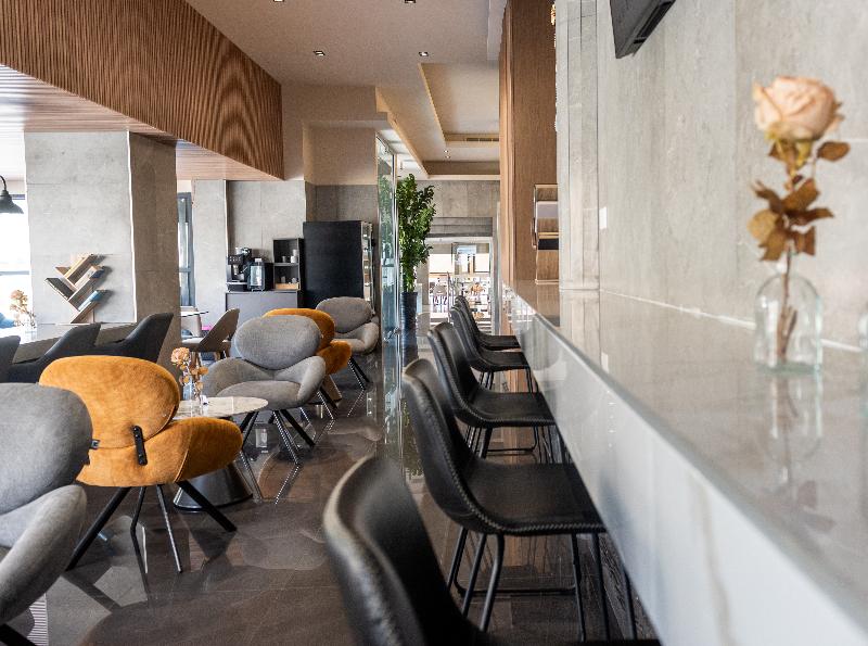 Rise Hotel - Lobi