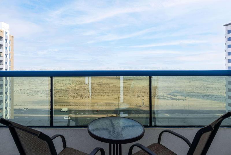 Ramada By Wyndham Dubai Barsha Heights Ex AurisInn - Oda
