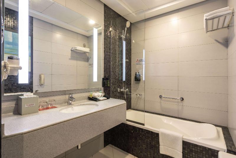 Ramada By Wyndham Dubai Barsha Heights Ex AurisInn - Oda