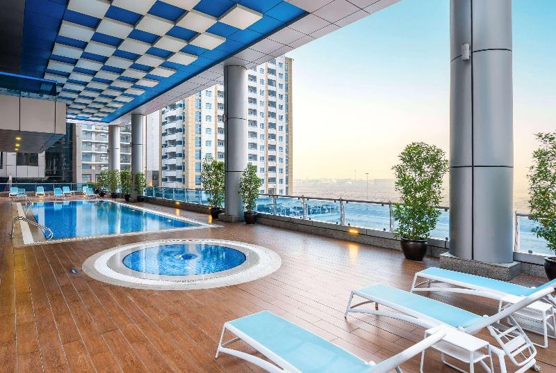 Ramada By Wyndham Dubai Barsha Heights Ex AurisInn - Havuz