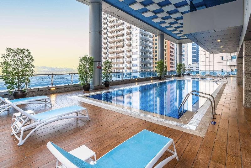 Ramada By Wyndham Dubai Barsha Heights Ex AurisInn - Havuz