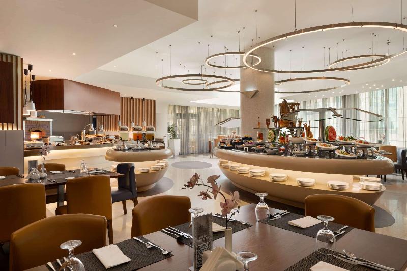 Ramada By Wyndham Dubai Barsha Heights Ex AurisInn - Restoran