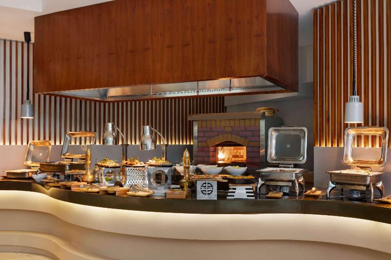 Ramada By Wyndham Dubai Barsha Heights Ex AurisInn - Restoran