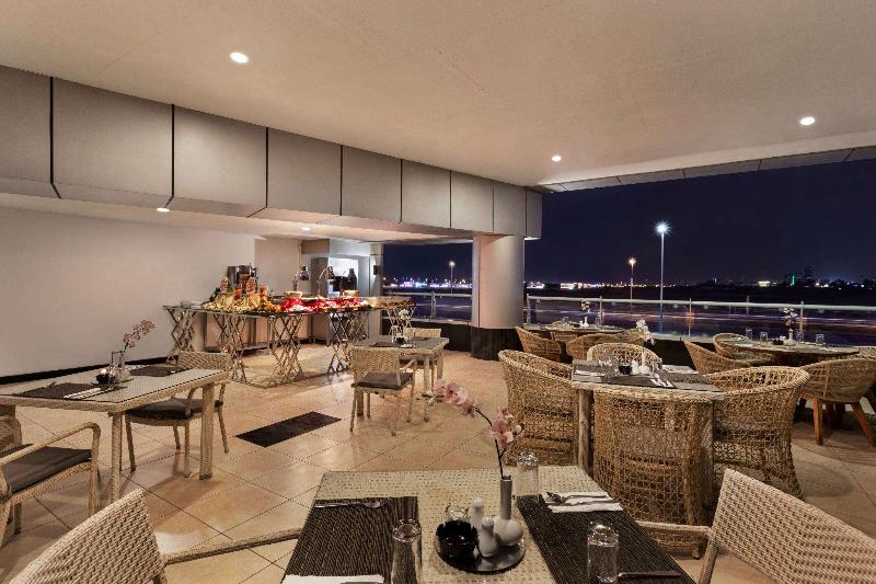 Ramada By Wyndham Dubai Barsha Heights Ex AurisInn - Restoran