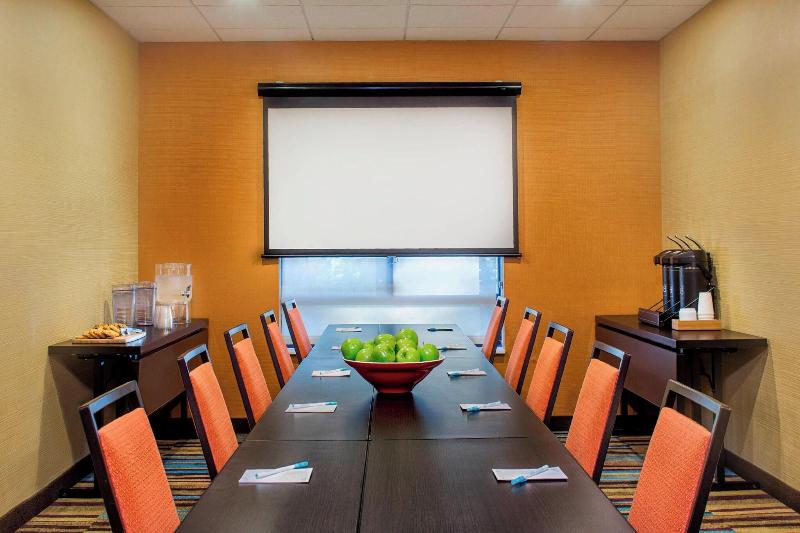 Fairfield Inn & Suites Bridgewater Branchburg/Some - Toplantı