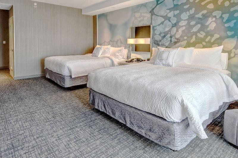 Courtyard Westbury Long Island - Oda
