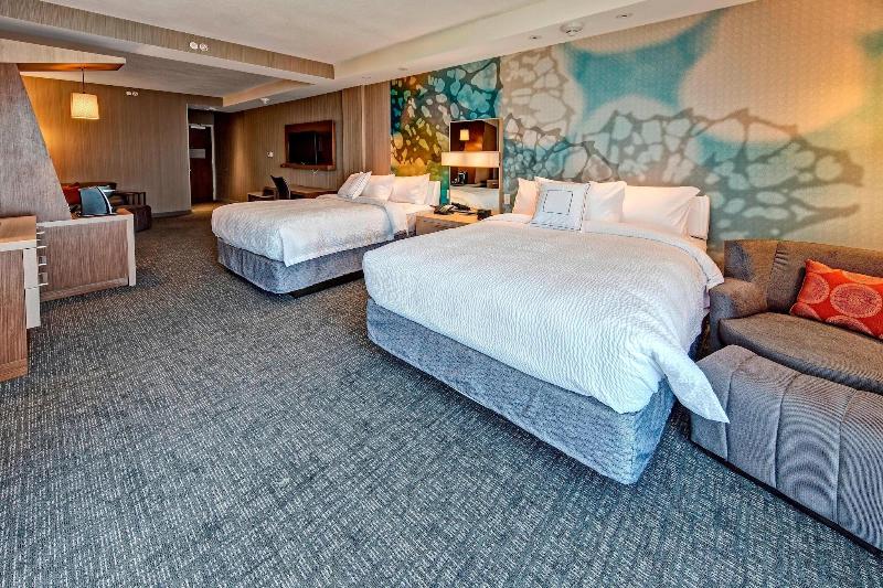 Courtyard Westbury Long Island - Oda