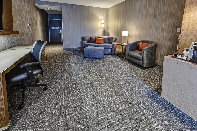 Courtyard Westbury Long Island - Oda