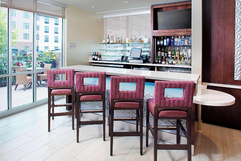 SpringHill Suites Carle Place Garden City - Bar