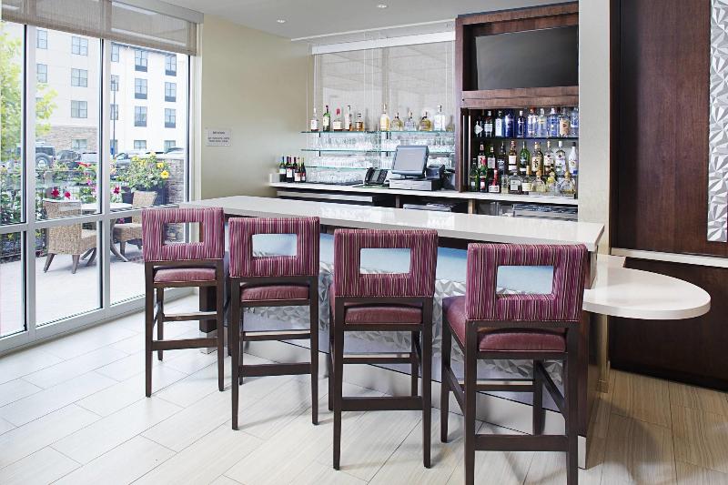 SpringHill Suites Carle Place Garden City - Lobi