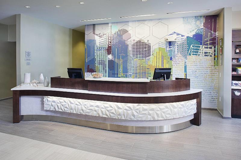 SpringHill Suites Carle Place Garden City - Lobi