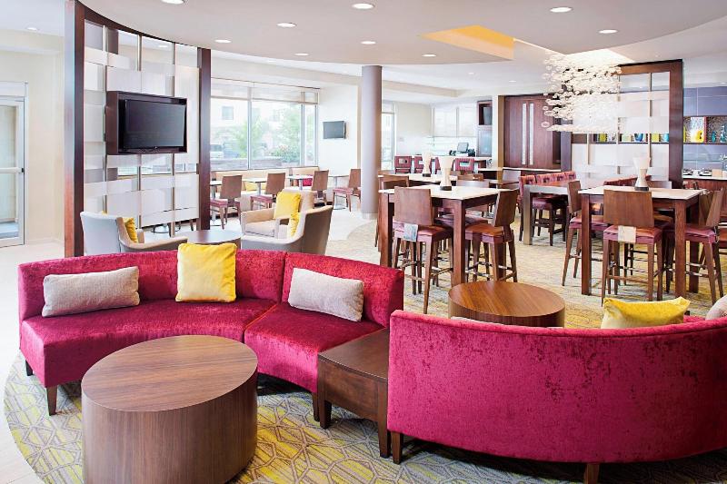 SpringHill Suites Carle Place Garden City - Lobi