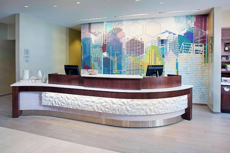 SpringHill Suites Carle Place Garden City - Lobi