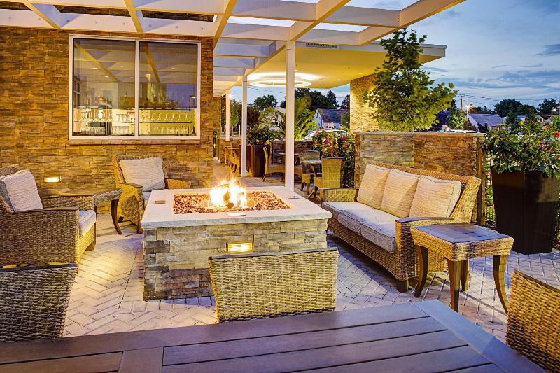 SpringHill Suites Carle Place Garden City - Genel
