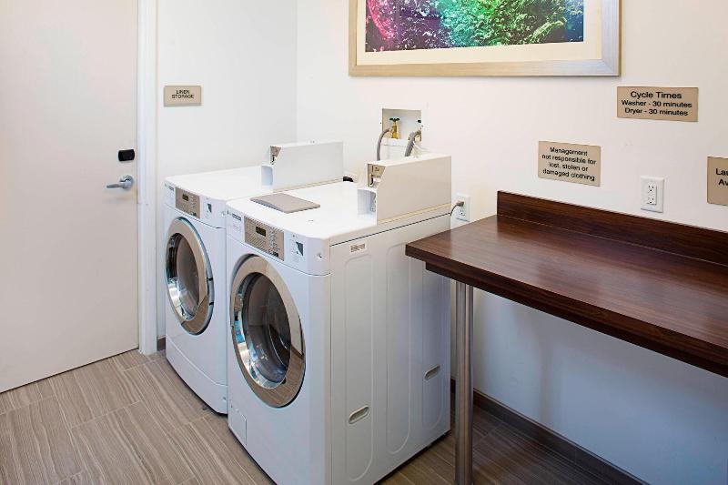 SpringHill Suites Carle Place Garden City - Genel