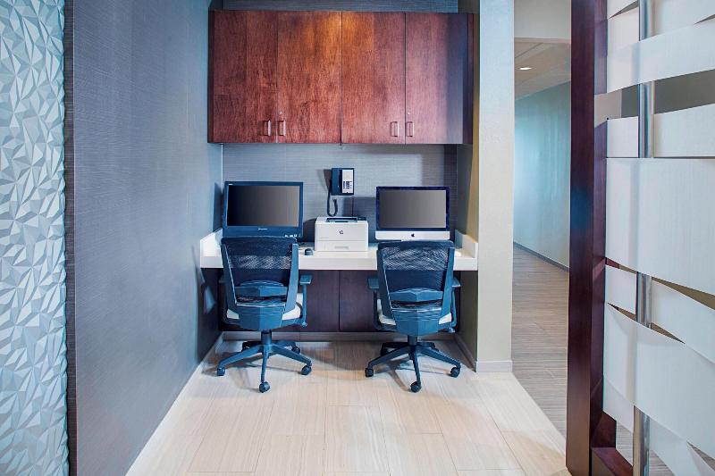 SpringHill Suites Carle Place Garden City - Genel