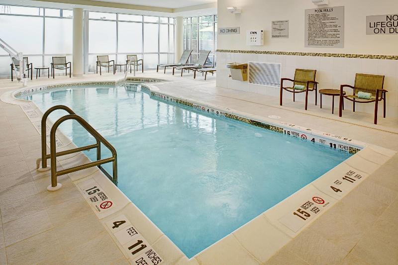 SpringHill Suites Carle Place Garden City - Havuz