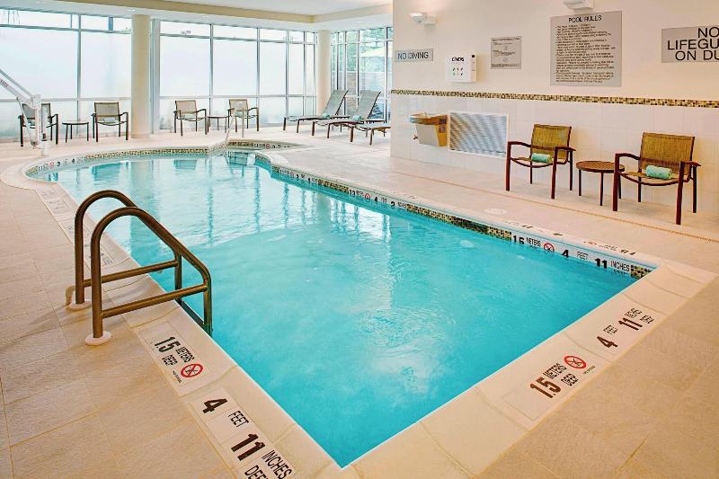 SpringHill Suites Carle Place Garden City - Havuz
